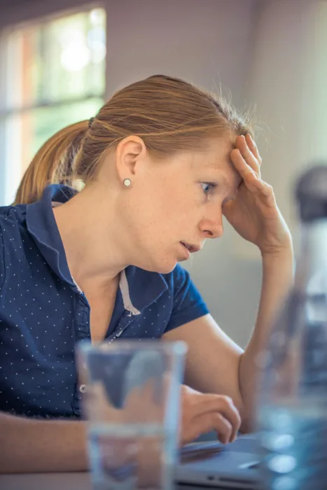 Woman stressing about finances.